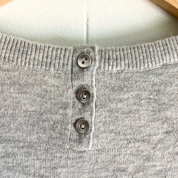 Talbots Light Gray Lambswool Flare Sleeve Button Sweater Sz MP - Picture 4 of 5